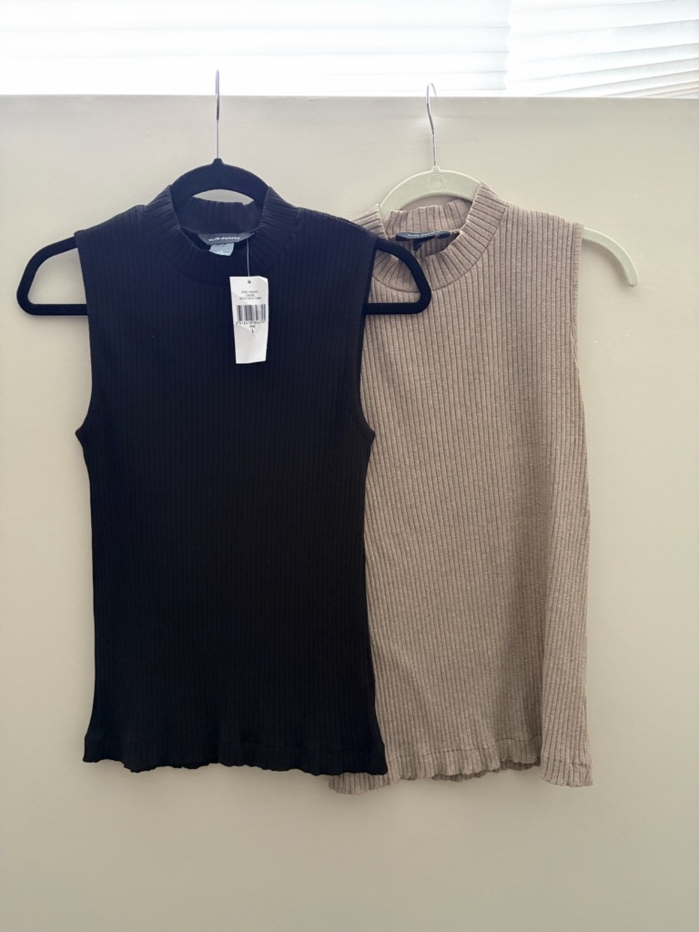 Club Monaco Ribbed Sleeveless Mock Neck Tank - Black & Tan